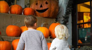 Mit Stockbrot und Feuershow: Halloween-Fest für die ganze Familie in Preußisch Oldendorf