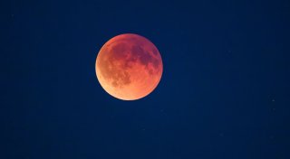 Rötliche Scheibe: Totale Mondfinsternis über Deutschland
