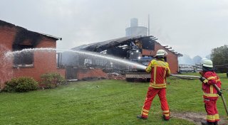 Schaden im Millionenbereich - Firma für Holz- und Kunststoffbau in Hille abgebrannt