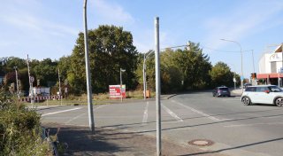 Gesperrter Bahnübergang in Paderborn: Kommt ein Parkverbot auf der Umleitungsstrecke?