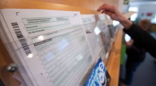 Berichte: Trotz Entlastungen 2025 weniger Netto vom Brutto
