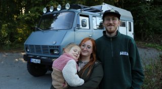 Mit Hochbett fürs Kind: Paar aus Minden-Lübbecke baut Feuerwagen zum Van um