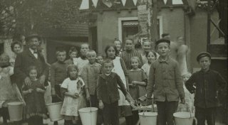 Wenn Kinder an Haustüren singen