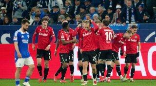 Mit zwei späten Toren: Hannover dreht Spiel auf Schalke