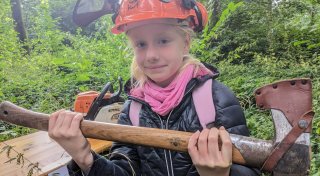 Kinder werden bei den Waldjugendspielen im Kreis Höxter zu Waldarbeitern
