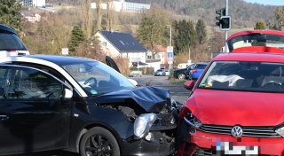 Hoher Blechschaden bei Kollision auf Kreuzung in Höxter