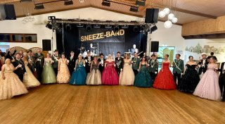 „Wohnzimmer-Atmosphäre“ beim Steinheimer Stadtball der Könige
