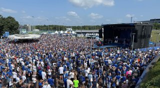 S04-Saisoneröffnung mit über 80.000 Fans - 2:4 gegen Sevilla