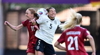 Deutsche Fußball-Frauen mit Herforderin Carlotta Wamser drehen EM-Partie gegen Dänemark
