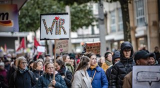Nach Merz-Äußerung: Hunderte Teilnehmer bei Bielefelder „Stadtbild“-Demo in der City