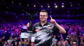 Mit blutender Hand: Van Veen jüngster Darts-Europameister