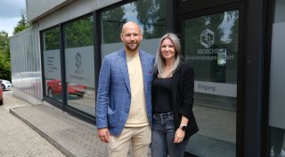 Unternehmen in Bad Oeynhausen feiert Umzug mit Live-Show von bekanntem Künstler