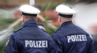 Polizei fahndet mit Foto: Unbekannte beschädigen mehr als 50 Autos in Spenge