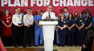 Nach Angriffen Musks: Britischer Premier mahnt zu Anstand