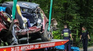 Vier Menschen sterben bei Unfall - 16-Jähriger am Steuer