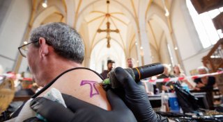 Kirche lädt zu kostenlosen Tätowierungen ein