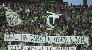 Fan-Protest gegen Profi Kevin und Politikerin Behrens