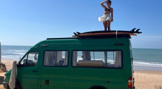 Gütersloher Vater und Tochter bauen alten Polizeibulli aus