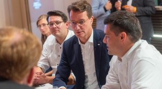 Wüst richtet eindringliche Forderung an NRW-Bürgermeister - sonst „gibt`s Ärger“