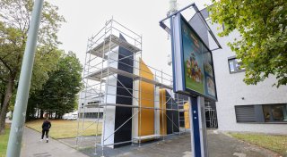 Nach Kritik durch Künstler Hagebölling: Werbetafel in Paderborn wird versetzt