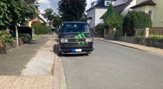 Knöllchen-Ärger in Herford: Die Stadt beharrt darauf, dass Schotterstreifen ein richtiger Gehweg ist