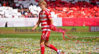 Konfettiregen: Union-Spiel gegen VfB kurz unterbrochen