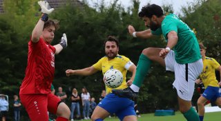 Torreicher Spieltag. Punktgleiche Spitze. Aufsteiger steht bereits auf dem vierten Platz.