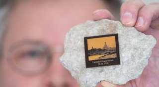 Stücke der Carolabrücke Dresden als Souvenir - Idee kommt an