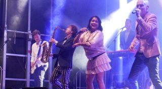 Ausgelassenes Mitswingen und Mitsingen beim Stadtfest in Bad Lippspringe