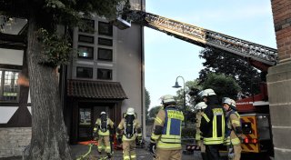 Brand im Warburger Pfarrzentrum? Feuerwehreinsatz am Haus Böttrich