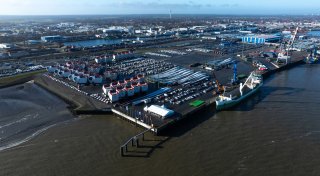 Verendeter Zwergwal aus Hafen in Cuxhaven geborgen