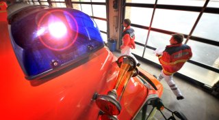 Fußgänger gerät in Bad Wünnenberg unter Gabelstapler und verletzt sich schwer