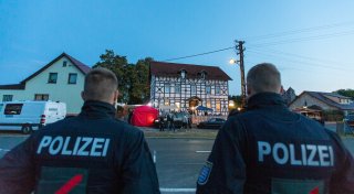 Neonazi-Konzert in OWL führt Ermittler auf Spur: Durchsuchungen gegen Rechtsextreme