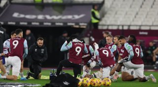 Bei Sieg: West-Ham-Profis erinnern an verunglückten Antonio
