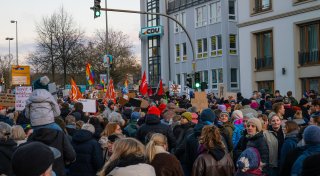 Über 1.000 Menschen demonstrieren vor CDU-Zentrale in Paderborn