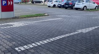 Großer Polizeieinsatz nach wüsten Bedrohungen auf Bielefelder Supermarkt-Parkplatz
