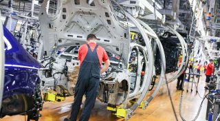 Beschäftigung in der Autobranche fällt auf Tief seit 2011