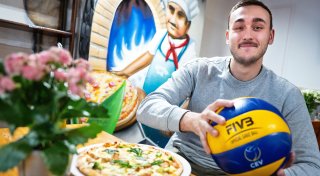 Starke Volleyball-Aufschläge und flotte Tänze aus Italien