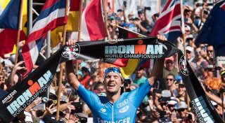 Quallen-Attacke, Tränen und Triumph: Langes Hawaii-Triple