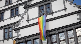 Paderborner Grüne fordern Regenbogenflagge am Rathaus
