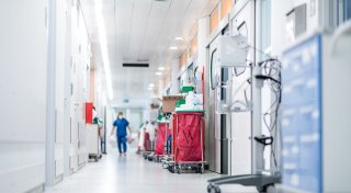 Paukenschlag: NRW verschiebt Krankenhausreform - Folgen für Patienten in OWL?