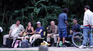 Ärger im Schenke-Park: Gütersloher Anwohner entsetzt über Trinkerszene