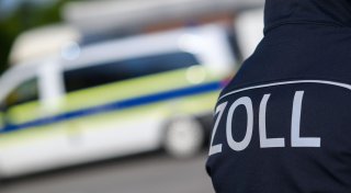 Zoll kontrolliert Baustelle an Herforder Schule: Schwarzarbeiter im Einsatz?
