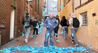 „Sollen sehen, was sie tun“: Mindener konfrontiert Schüler mit Müll von Vapes und E-Zigaretten