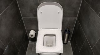 Papier auf die Brille? Hygiene-Tipps für öffentliche Klos