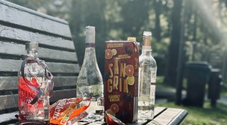Viel Müll in Bielefelder Park: Partypeople mit Leergut und Kartons schlicht überfordert