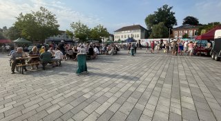 Hitze beim Bünder Abendmarkt: Wieso die Stadt keine Sonnenschirme aufstellt