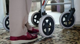 Nicht stürzen! So sind Pflegebedürftige sicherer unterwegs