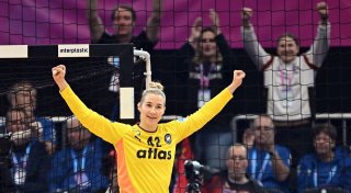 Handballerinnen nach Filters Gala im Viertelfinale