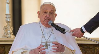 Papst Franziskus zeigt sich überraschend auf dem Petersplatz